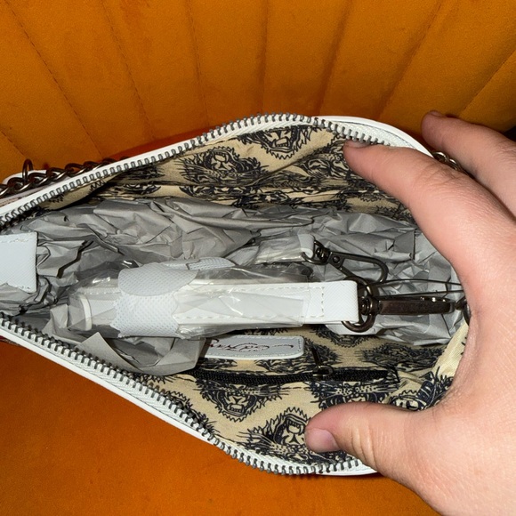 Ed Hardy White Tattoo-Print Shoulder Bag with Chain Strap - NWT - Picture 6 of 9